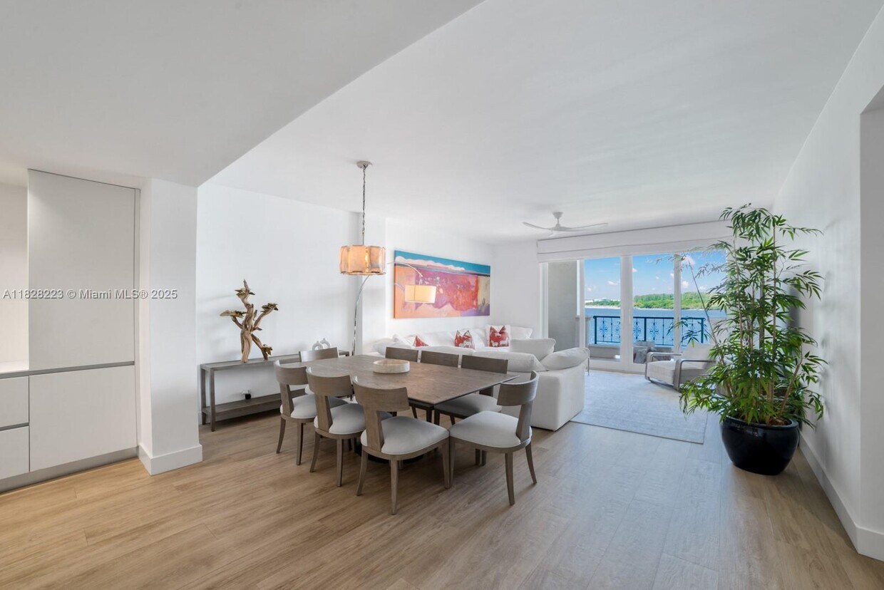 Foto principal - 2424 Fisher Island Dr