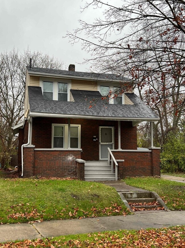 Building Photo - 914 Whittier Ave