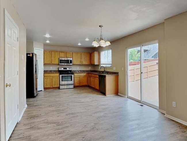 Foto del edificio - 229 Morales Ln