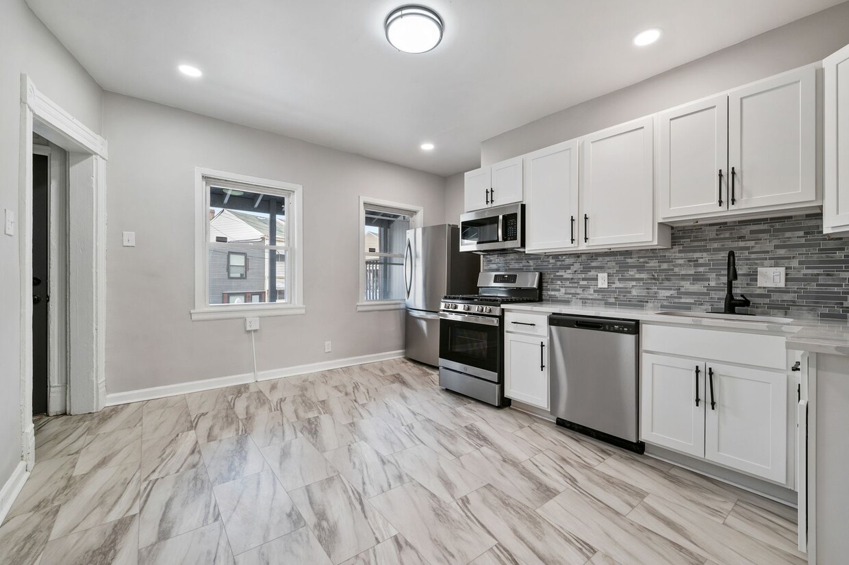 Foto principal - 3 bed 1 bath - completely updated, great l...