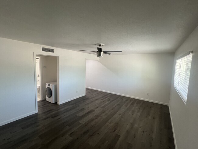 Foto del edificio - 1325 N 48th St