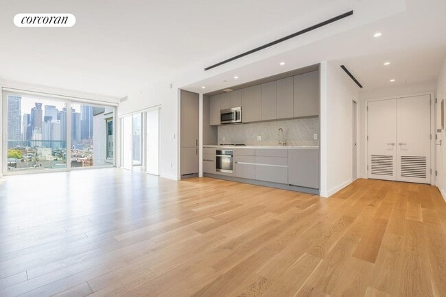 Building Photo - 547 W 47th St