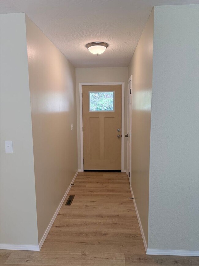 Building Photo - Remodeled 3 Bedroom 2 Bathroom home in Battlefield MO