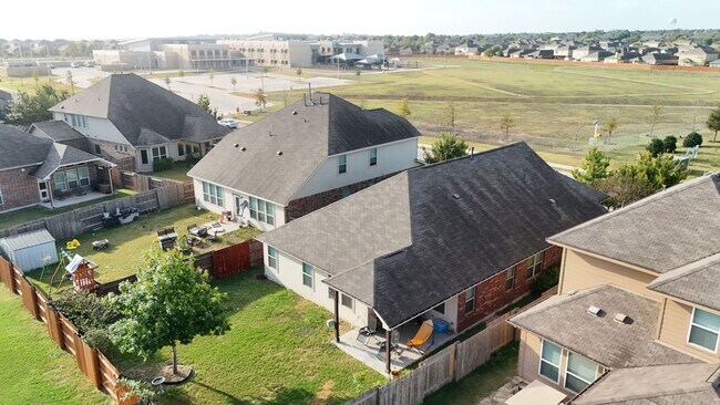 Building Photo - Charming 3-Bedroom Home with Luxurious Ame...