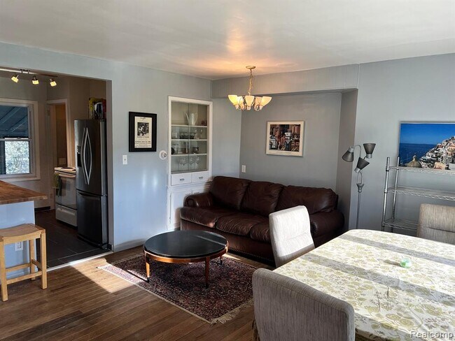 Foto del edificio - 2468 Fernwood Ave