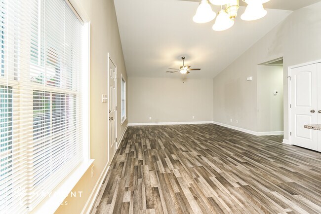 Foto del edificio - 121 Mountain View Church Rd