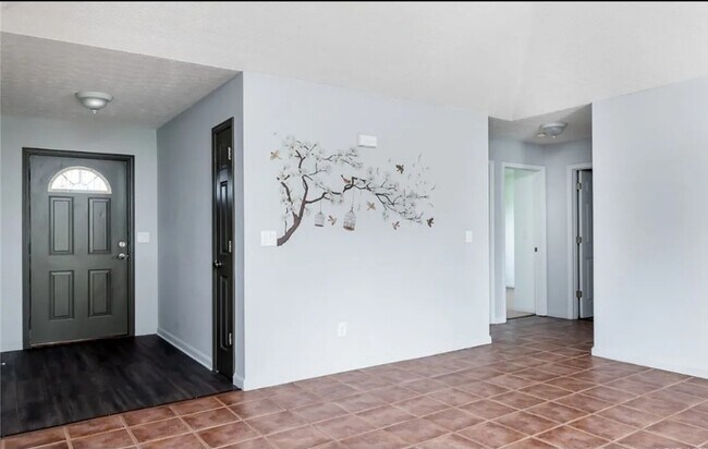 Foto del edificio - 4105 Lakeside Dr