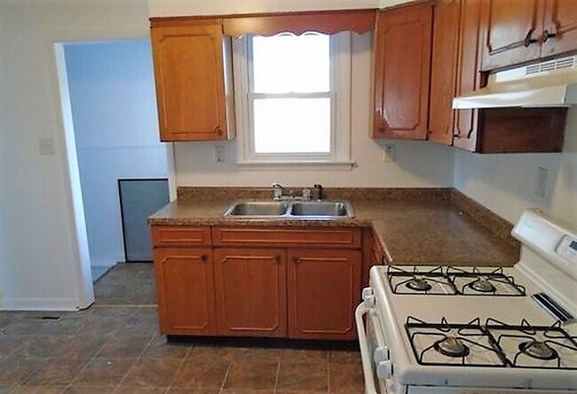 Building Photo - 2173 Roosevelt Pl
