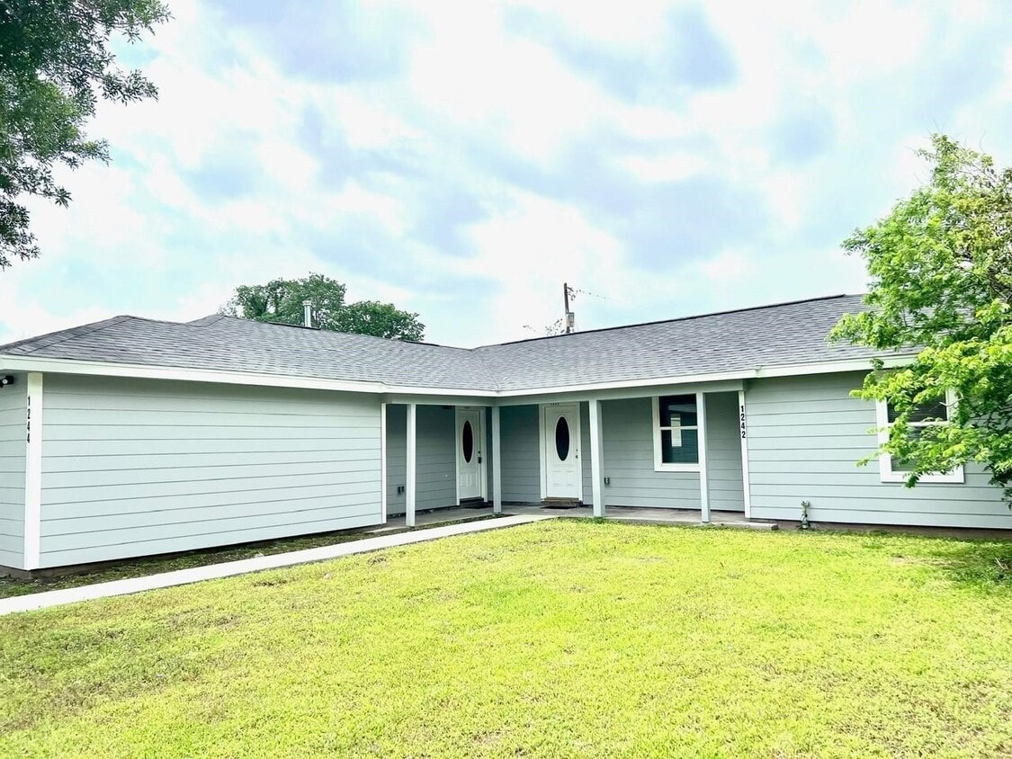 Primary Photo - 1242 Chevy Chase Dr
