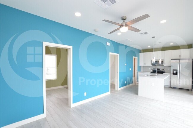 Building Photo - 1106 S Montezuma Ave