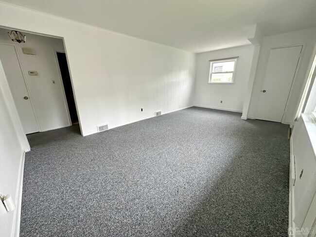 Building Photo - 120 Graf Ave