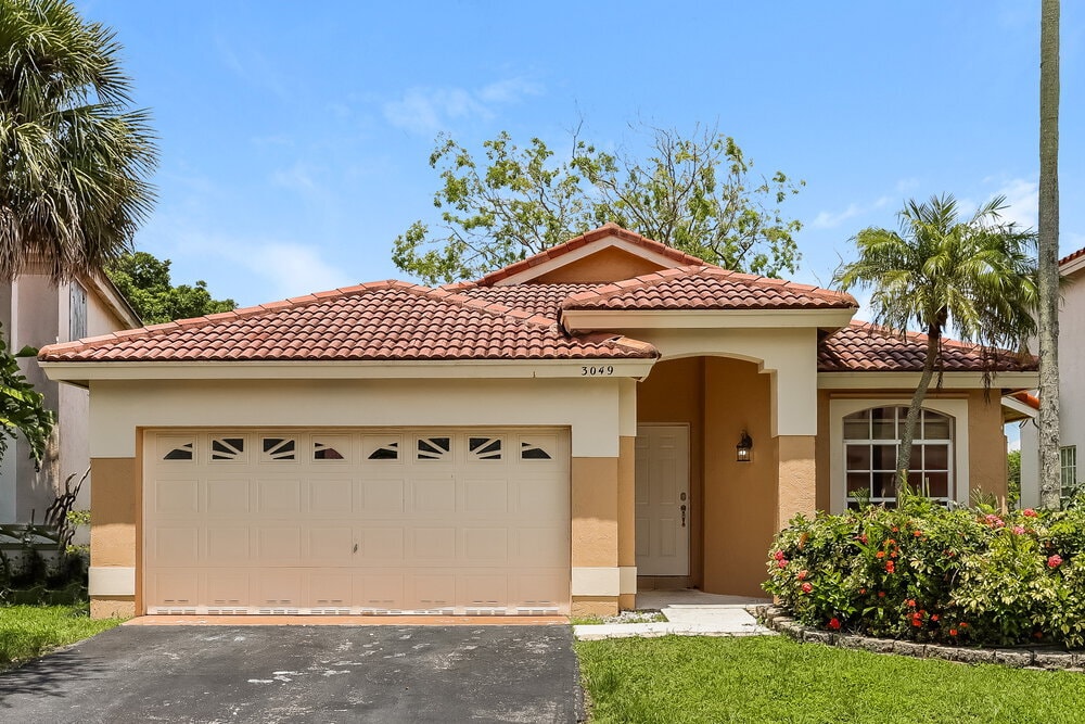 Foto principal - 3049 NW 72nd Ave