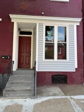Building Photo - 420 W King St