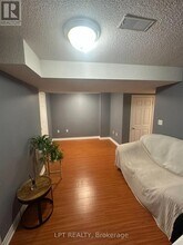 Building Photo - 33 Kenborough Ct