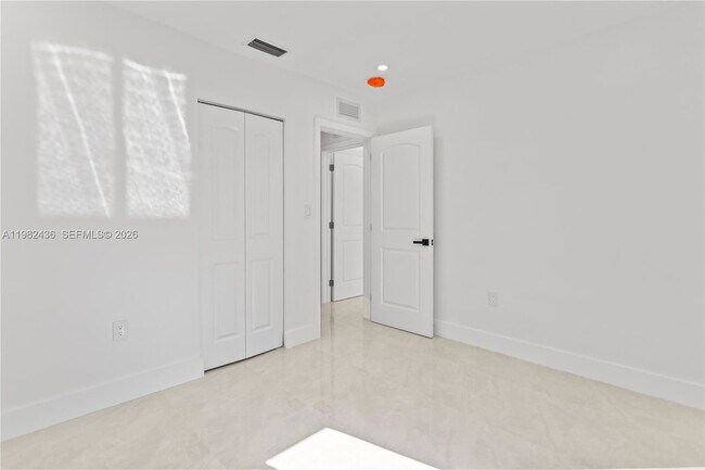 Foto del edificio - Northwest 17th Court, Opa-locka, FL 33054 - 5 BR 3 BA single-family home