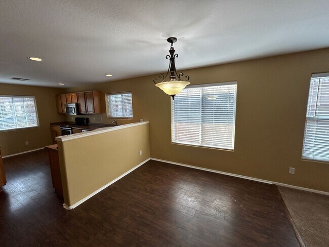 Foto del edificio - 15446 W Mercer Ln