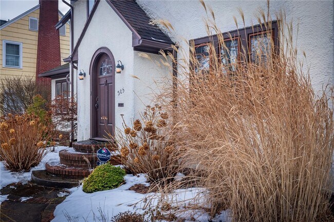 Foto del edificio - 305 Castlebar Rd