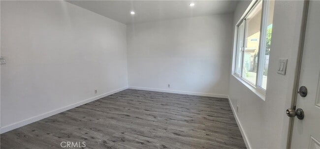 Building Photo - 8424 Beechwood Ave