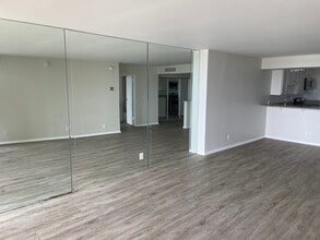 Building Photo - 4337 Marina City Dr