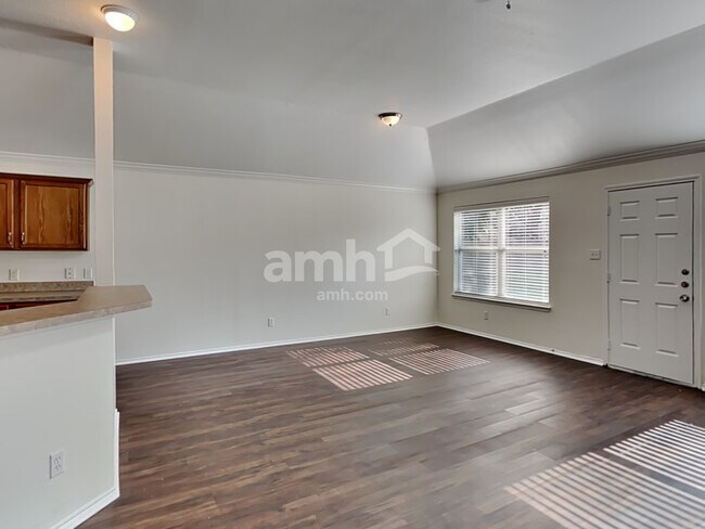 Building Photo - 1573 Sandhurst Dr