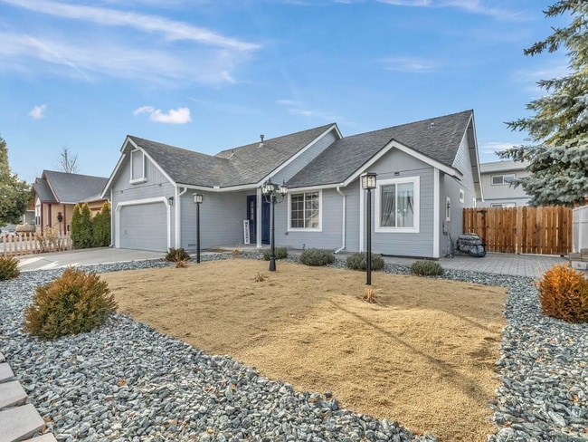 Building Photo - 3372 Bonnivew Dr