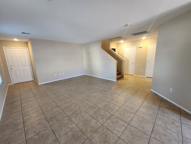 Foto del edificio - Beautiful Three Bedroom Home with a Great ...