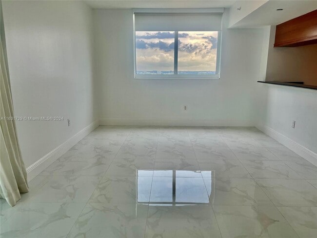 Building Photo - 1800 N Bayshore Dr