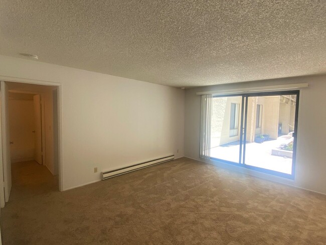 Foto del edificio - $500 MOVE IN SPECIAL!! One Bedroom Condo A...