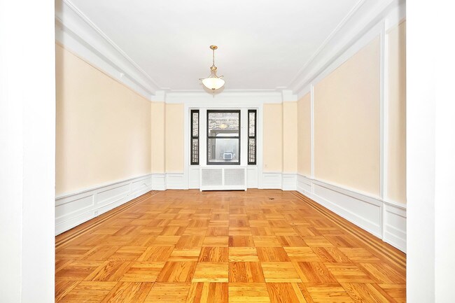 Building Photo - 230 W 79th St