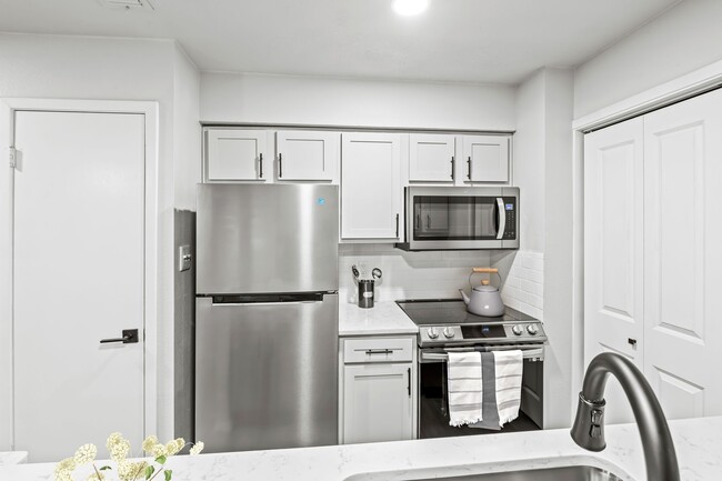 A2 Platinum Upgrade | 1 Bed / 1 Bath | 603 Sq Ft - Carmel at Deerfield