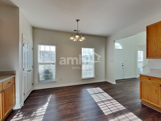 Foto del edificio - 5045 Prosperity Ridge Rd