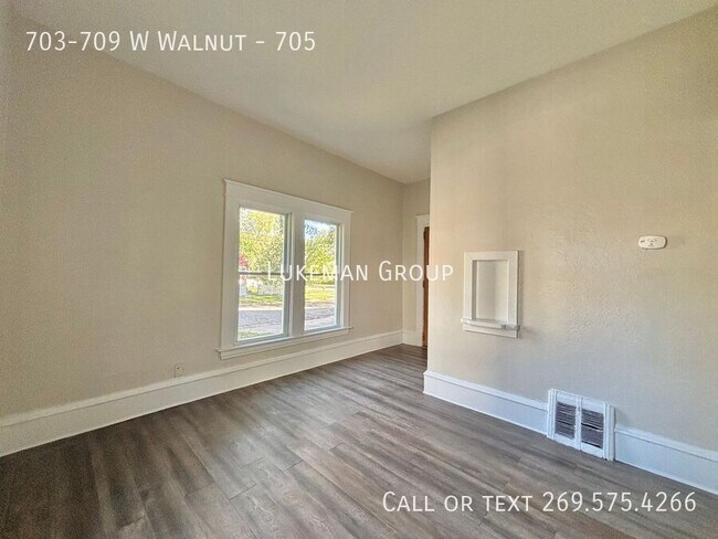 Foto del edificio - 703-709 W Walnut-705