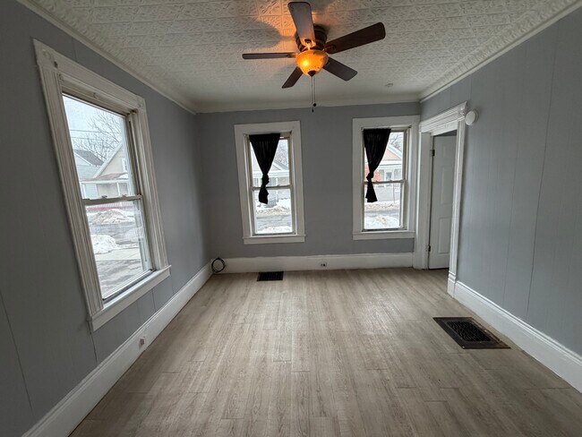 Foto del edificio - 121 Schiller Ave