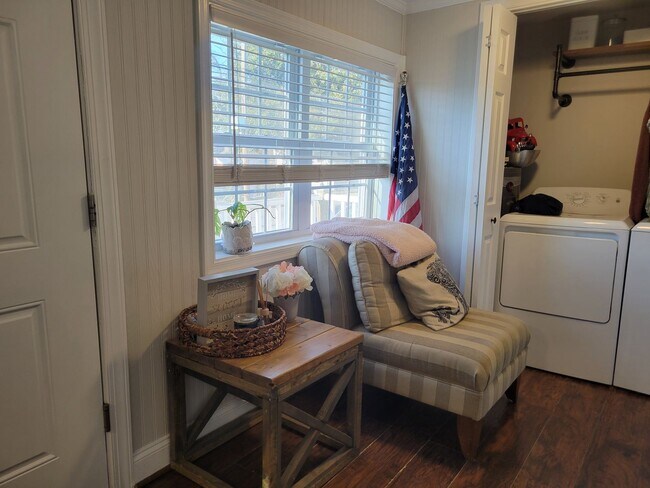 Foto del edificio - Charming 3 BR/2 BA Single-Family Home in O...