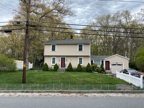 Building Photo - 152 Mendon St