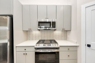 Building Photo - 783 Mansfield St