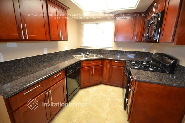 Foto del edificio - 10471 Reymouth Ave