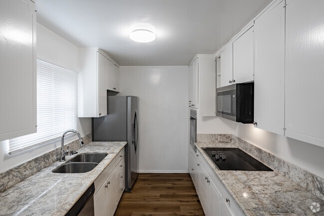 1BR, 1BA - 8110 Redlands St