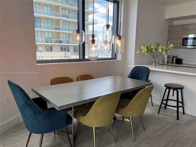 Foto del edificio - 121 NE 34th St