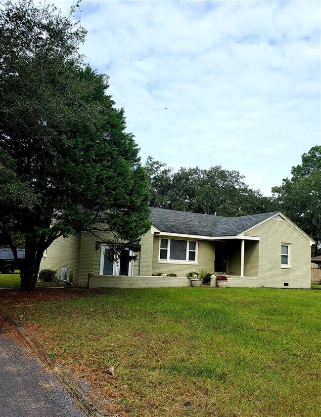 Primary Photo - 2412 S Bay St