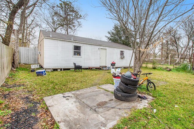 Building Photo - 8001 Way St