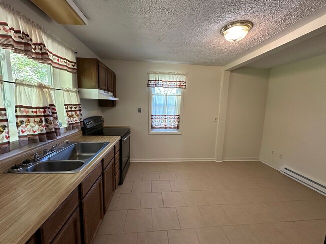 Building Photo - Cozy Ranch Style Home- Spring Arbor