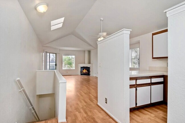 Foto del edificio - Cute 2 Bedroom Condo Steps Away from Endle...