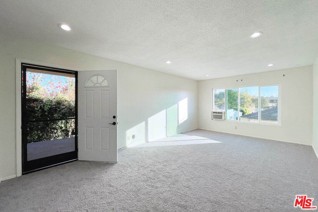 9107 1/4 Cattaraugus Ave, Los Angeles, CA 90034 Room for Rent in Los