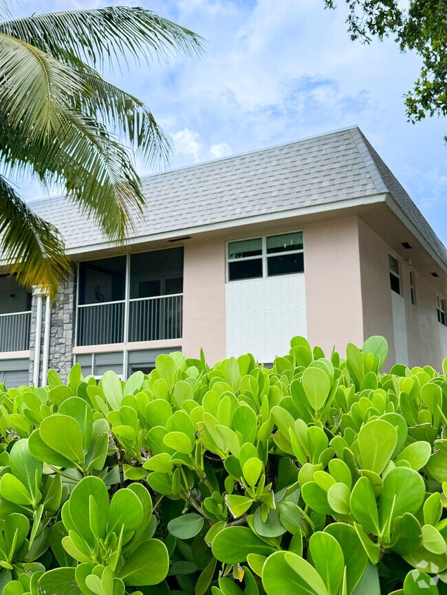 Building Photo - 18081 SE Country Club Dr