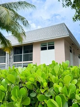 Building Photo - 18081 SE Country Club Dr