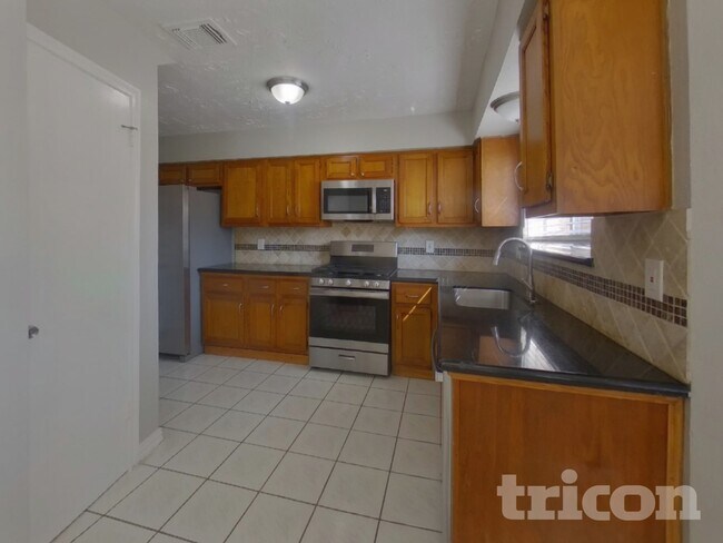 Building Photo - 19910 Faye Oaks Dr