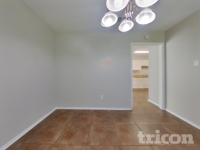 Foto del edificio - 11451 Stoughton Dr