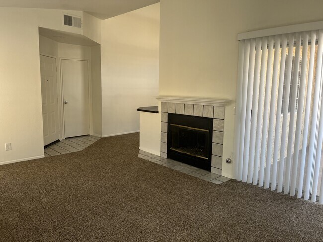 Foto del edificio - 5025 Twilight Canyon Rd