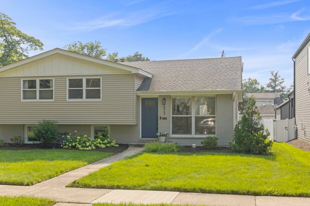 Primary Photo - 823 N Ellsworth St